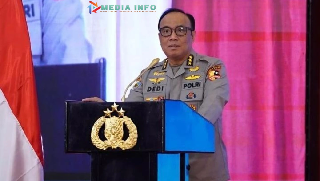 Profil Komjen Dedi Prasetyo Baca artikel detiknews, "Profil Komjen Dedi Prasetyo, Polisi Profesor yang Ditunjuk Jadi Wakapolri" selengkapnya https://news.detik.com/berita/d-8046953/profil-komjen-dedi-prasetyo-polisi-profesor-yang-ditunjuk-jadi-wakapolri. Download Apps Detikcom Sekarang https://apps.detik.com/detik/
